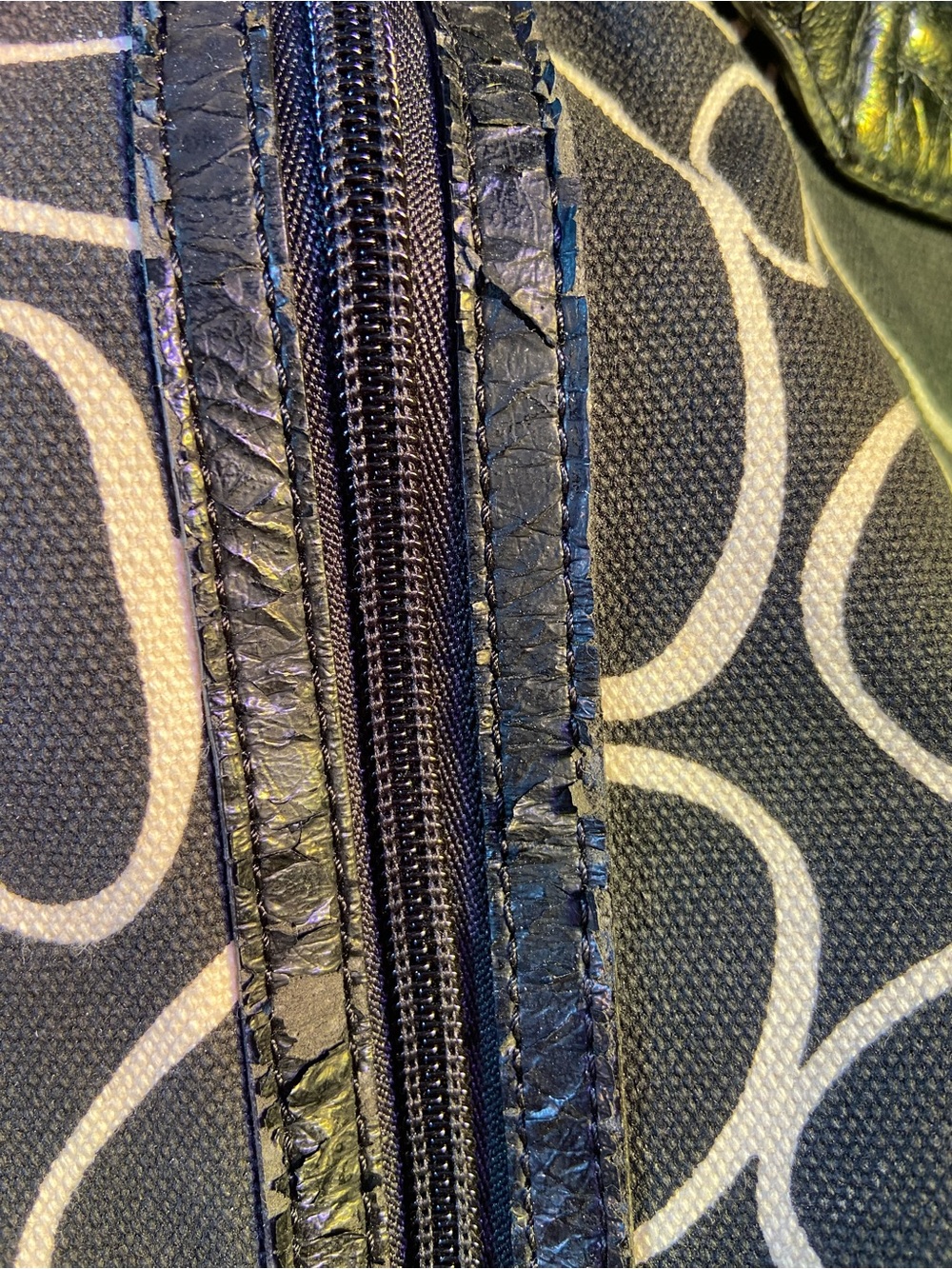 Angela Adams Organic Patterned Weekend Duffel Bag with White Loop Design - Picture 4 of 8
